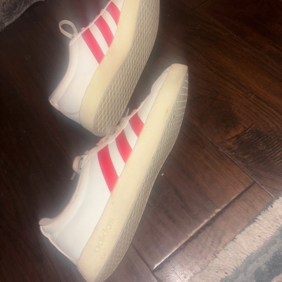 Women's. Adidas Red and White Sneakers/ Jabba . Size 8.5 - Picture 3 of 4